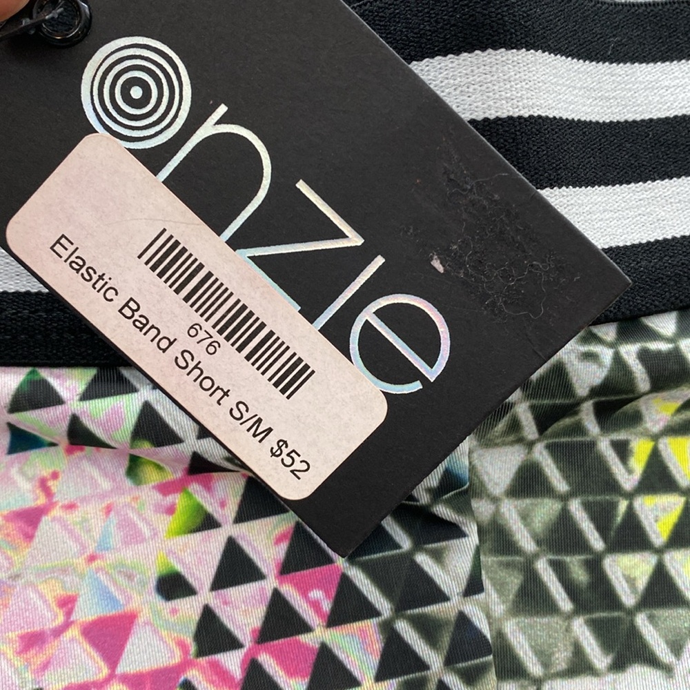 Onzie Yoga Elastic Short. BNWT. S/M - Picture 5 of 6